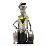 Kovový stojan na víno s motívom Obchodník, Promitor Vinorum | regioWine