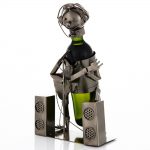 Kovový stojan na víno s motívom Hudobník, Promitor Vinorum | regioWine