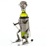 Kovový stojan na víno s motívom Lyžiar, Promitor Vinorum | regioWine