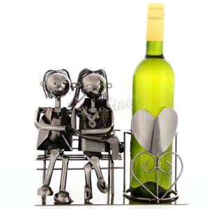 Kovový stojan na víno s motívom Milenci, Promitor Vinorum | regioWine