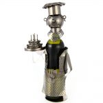 Kovový stojan na víno s motívom Kuchár s tortou, Promitor Vinorum | regioWine