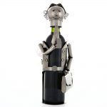 Kovový stojan na víno s motívom Predajca, Promitor Vinorum | regioWine