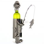 Kovový stojan na víno s motívom Rybár, Promitor Vinorum | regioWine