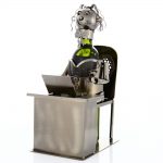 Kovový stojan na víno s motívom Sekretárka, Promitor Vinorum | regioWine