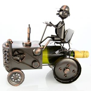 Kovový stojan na víno s motívom Traktorista, Promitor Vinorum | regioWine