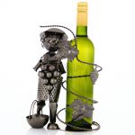 Kovový stojan na víno s motívom Vinár s vinicou, Promitor Vinorum | regioWine