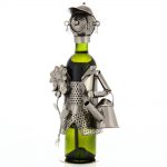 Kovový stojan na víno s motívom Záhradník, Promitor Vinorum | regioWine