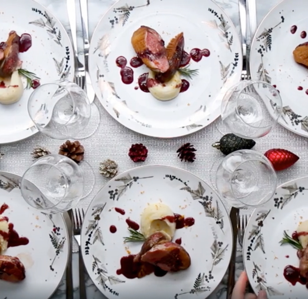 Recept: Prudko opečené kačacie prsia s červeným vínom, pomarančom a olivovým olejom | regioWine