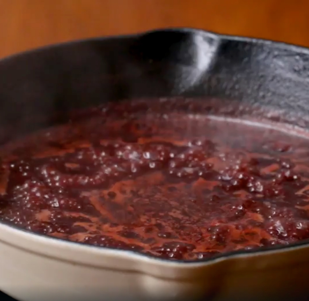 Recept: Prudko opečené kačacie prsia s červeným vínom, pomarančom a olivovým olejom | regioWine