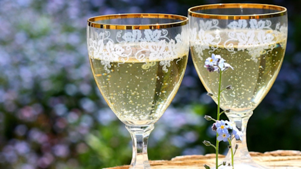 Sóda alebo minerálka? Ako správne pripraviť vínny strik | regioWine